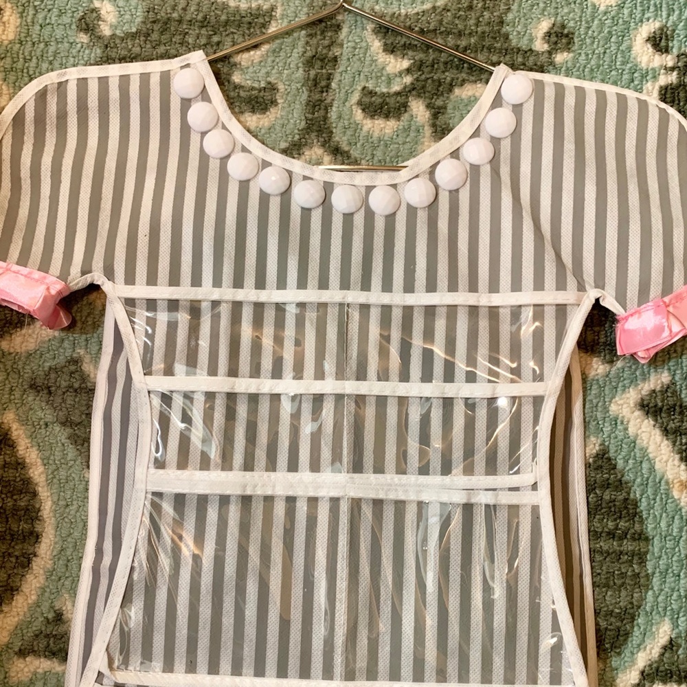 Hanging jewelry organizer